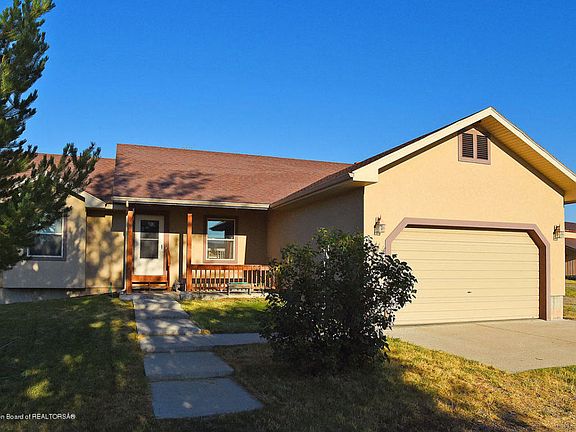2nd image of 60 Fox Hollow Dr