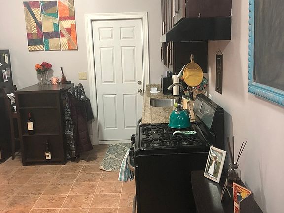 4th image of 943 N Ashland Ave APT 1F