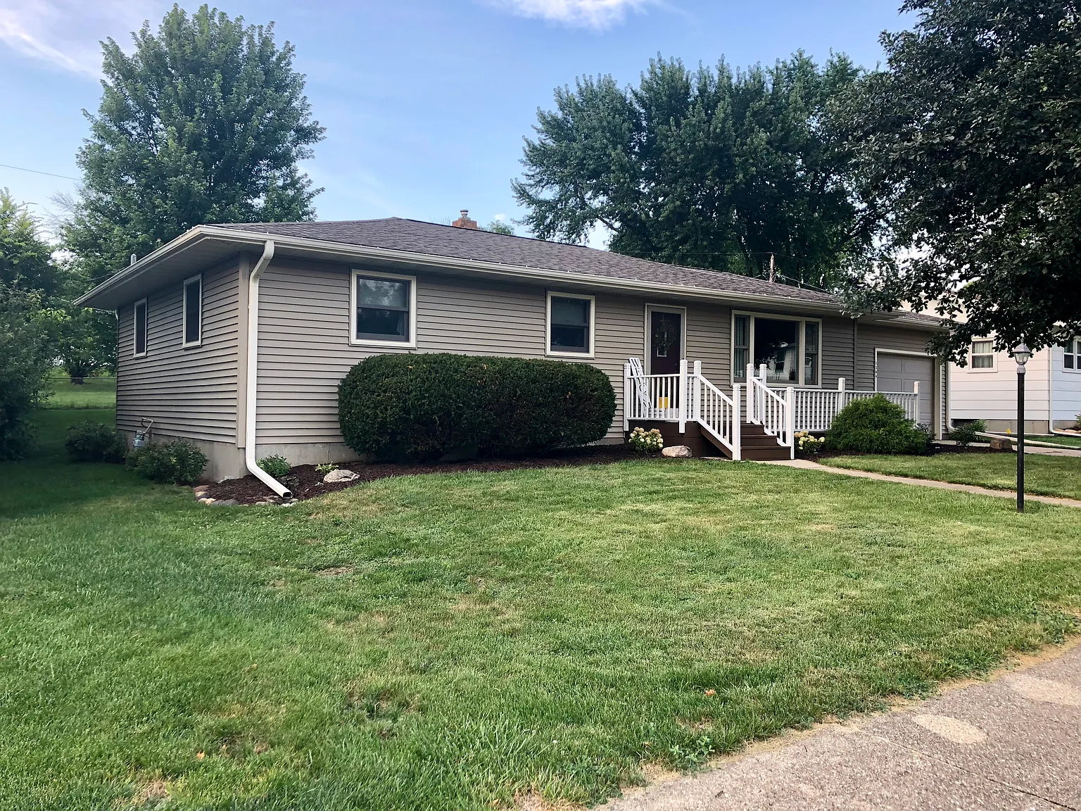 1209 Tee St photo 1