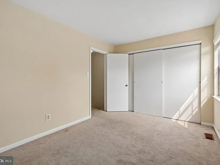 5515 Woodlawn Manor Ct — Photo 15