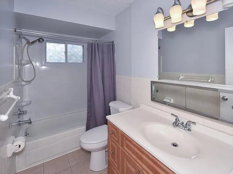 2633 S Green Rd — Photo 10