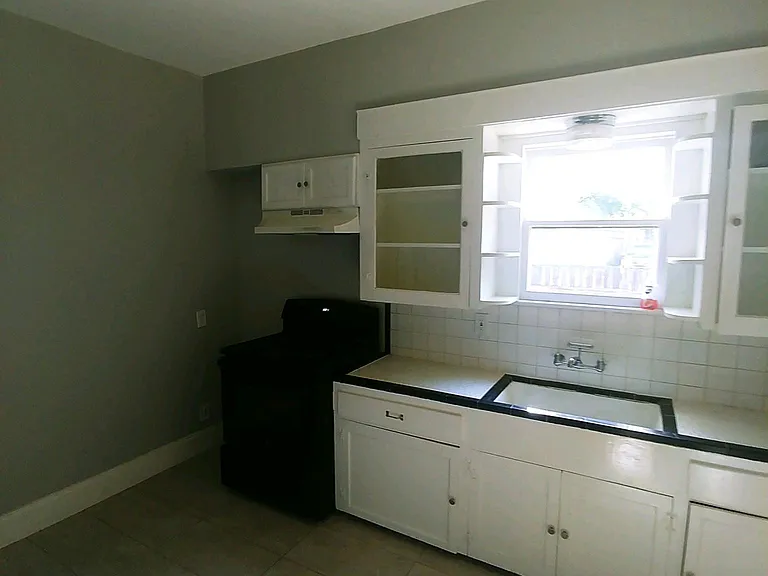 211 San Antonio St — Photo 3