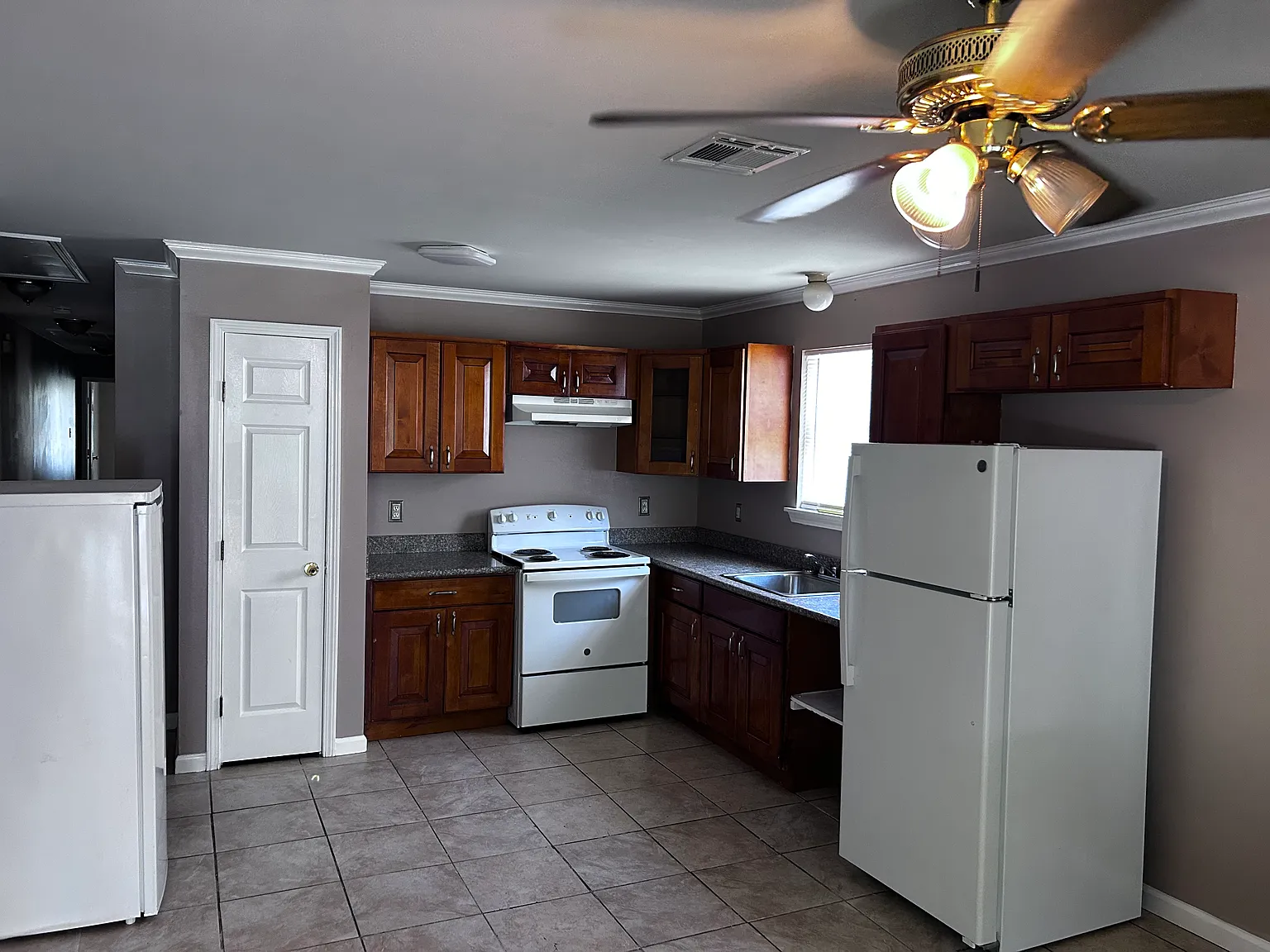 3 bed, 993 sqft, $1,850 — Photo 3