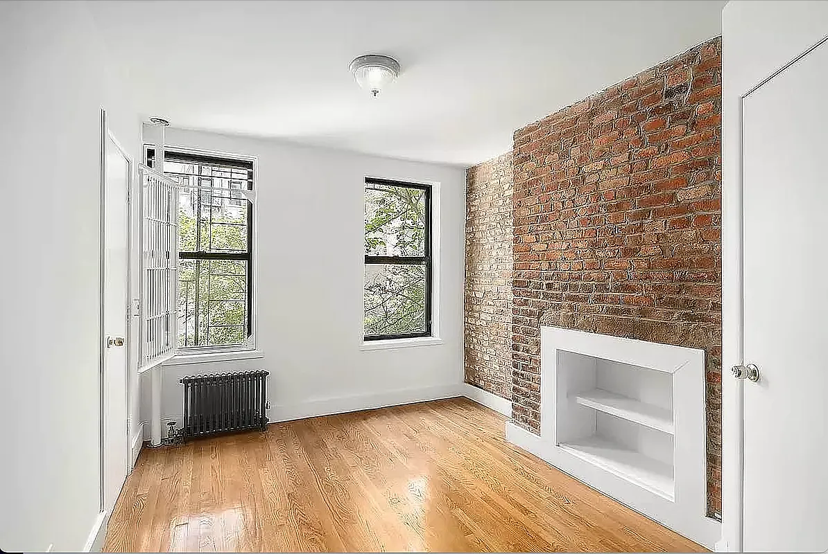209 East Fourth Street — Photo 2