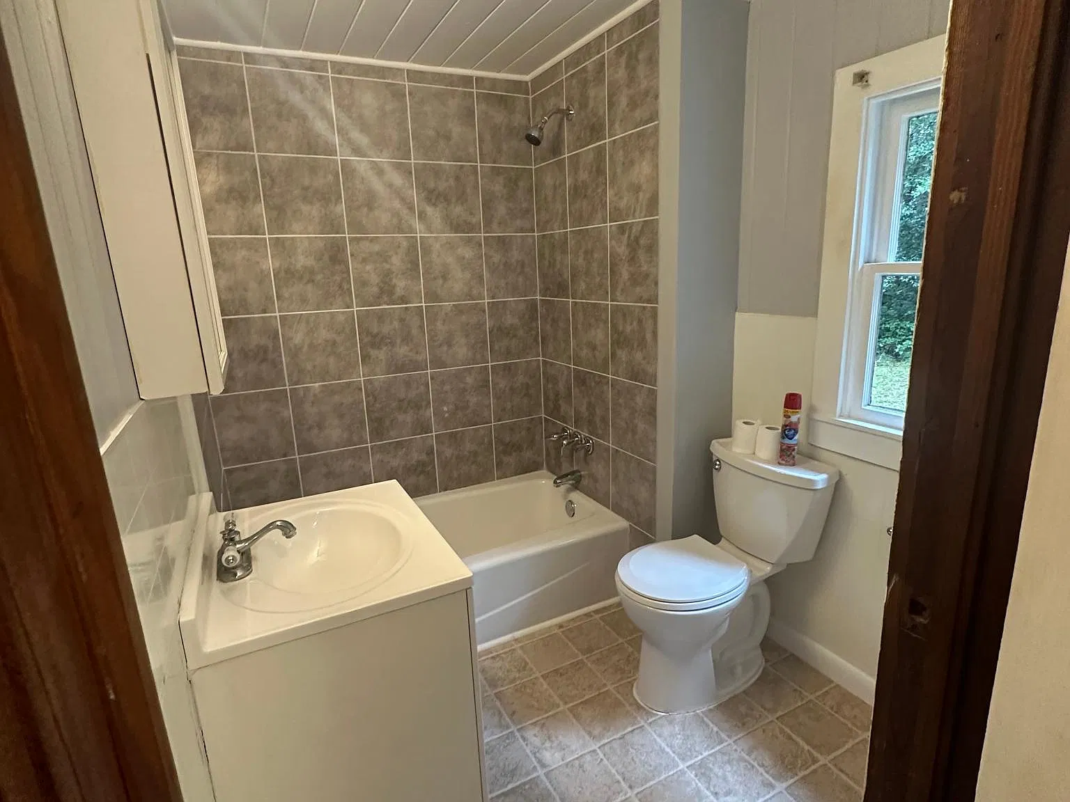 15 Melvin Ln — Photo 1