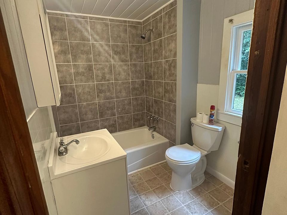 1st image of 15 Melvin Ln