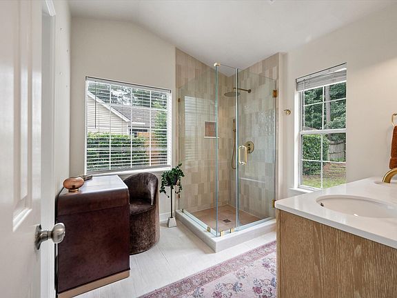3rd image of 573 Antebellum Ln