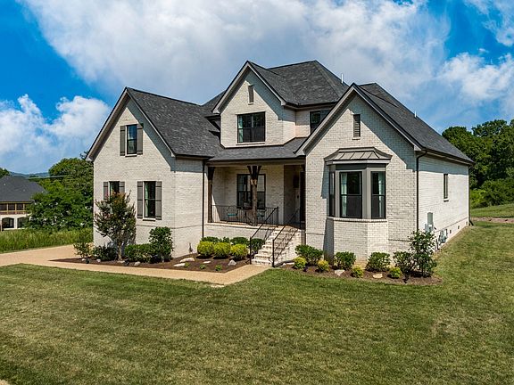 4th image of 200 Belvedere Cir