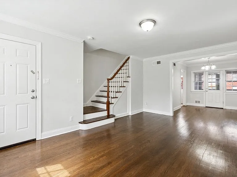 Scotland Park Townhomes — Photo 7