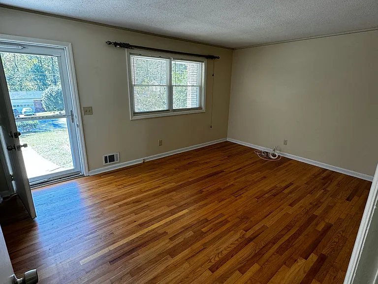 1497 Drayton Woods Dr — Photo 5