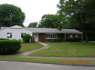 11 Winchester Dr, Lynnfield, MA 01940