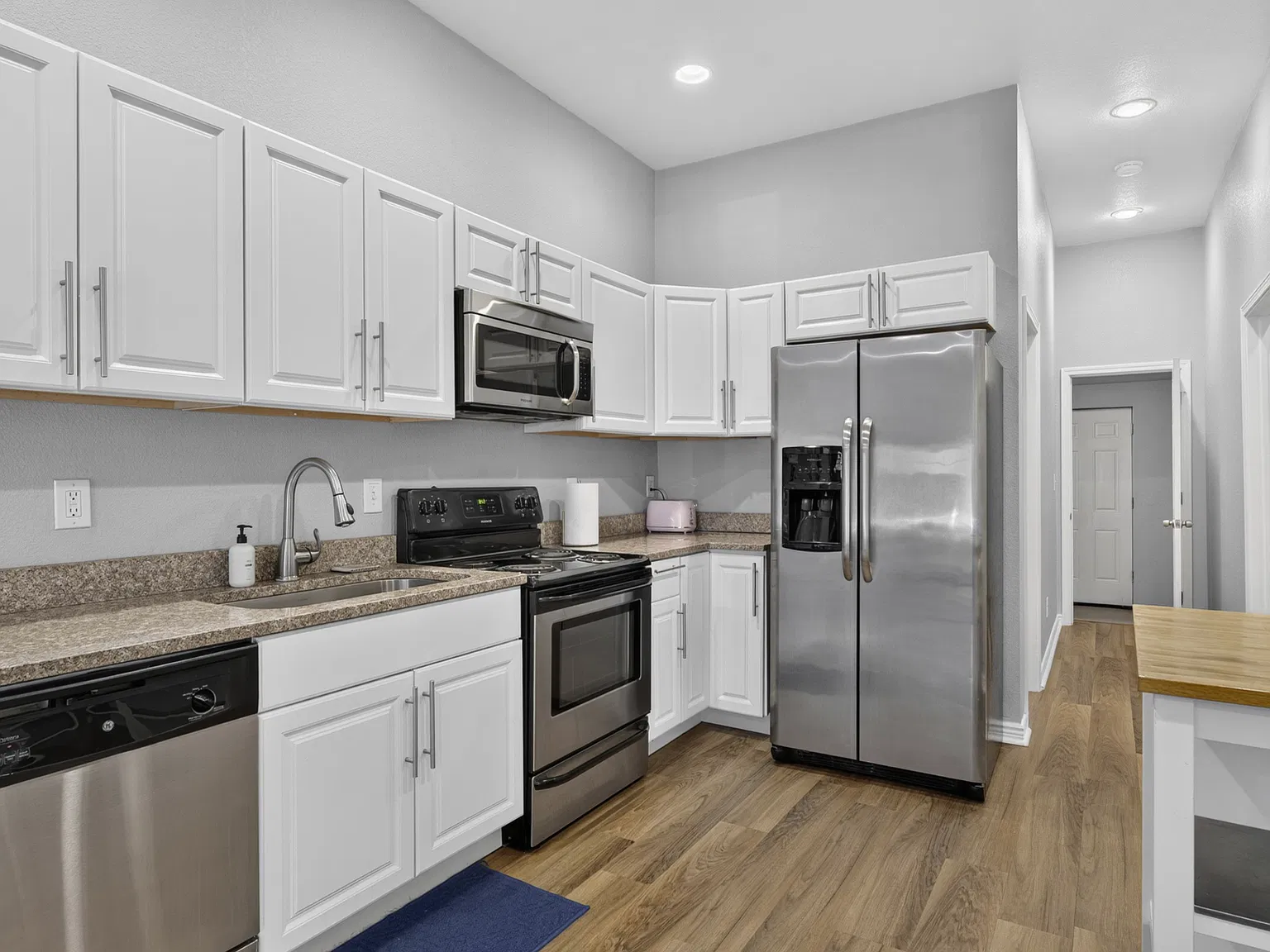2 bed, 1062 sqft, $2,250 — Photo 4