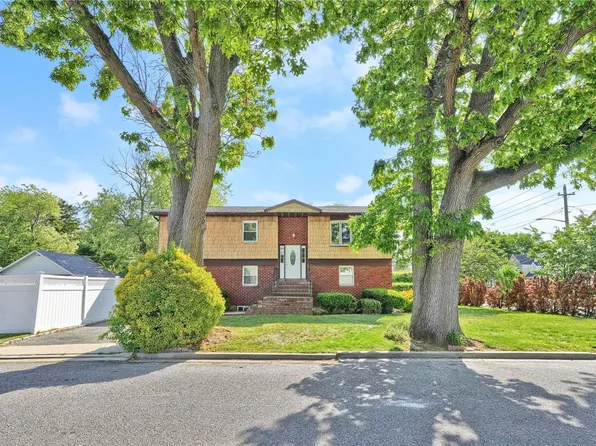 1441 Arndt, Baldwin, NY 11510