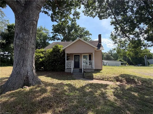 1496 S Main St, Randleman, NC 27317
