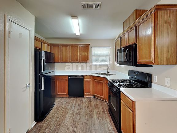 3rd image of 102 Quail Cir
