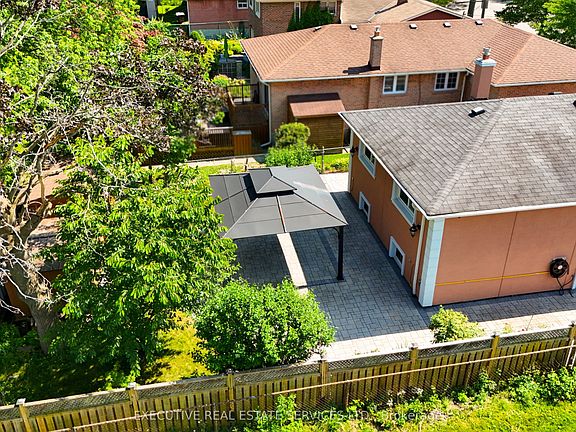 5th image of 37 Ravenview Dr
