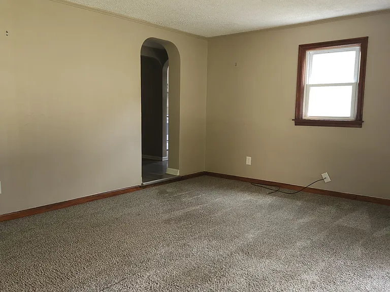 3251 Darrow Rd — Photo 4