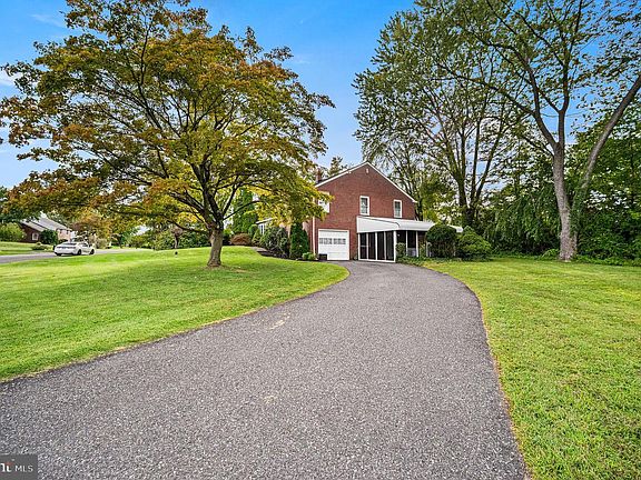 3rd image of 111 Michaels Ln
