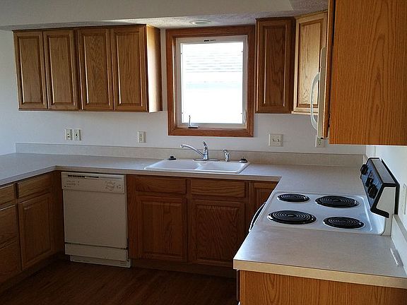 2nd image of 2250 Lynnridge Cir