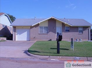 1005 SW 24th St, Moore, OK 73160