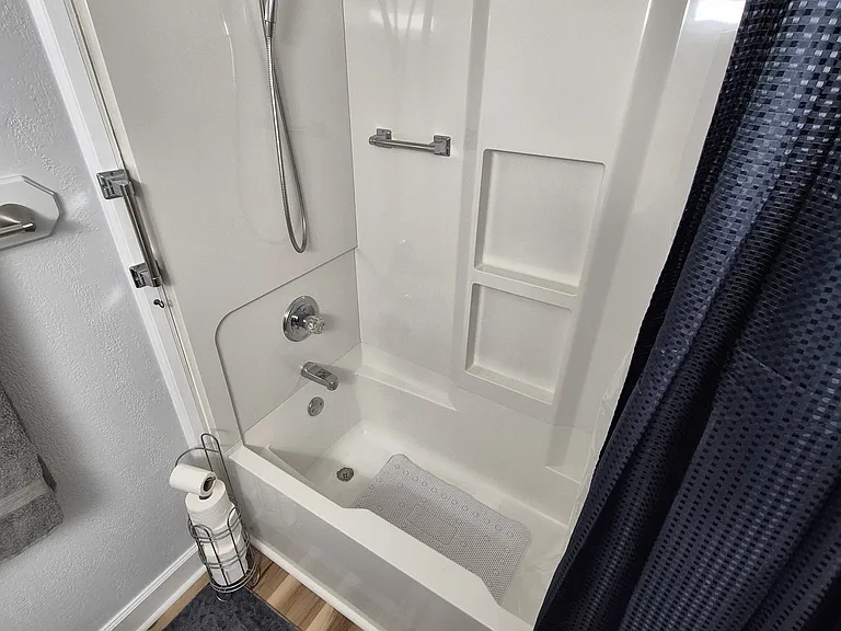327 Laurens St SW #E10 — Photo 13
