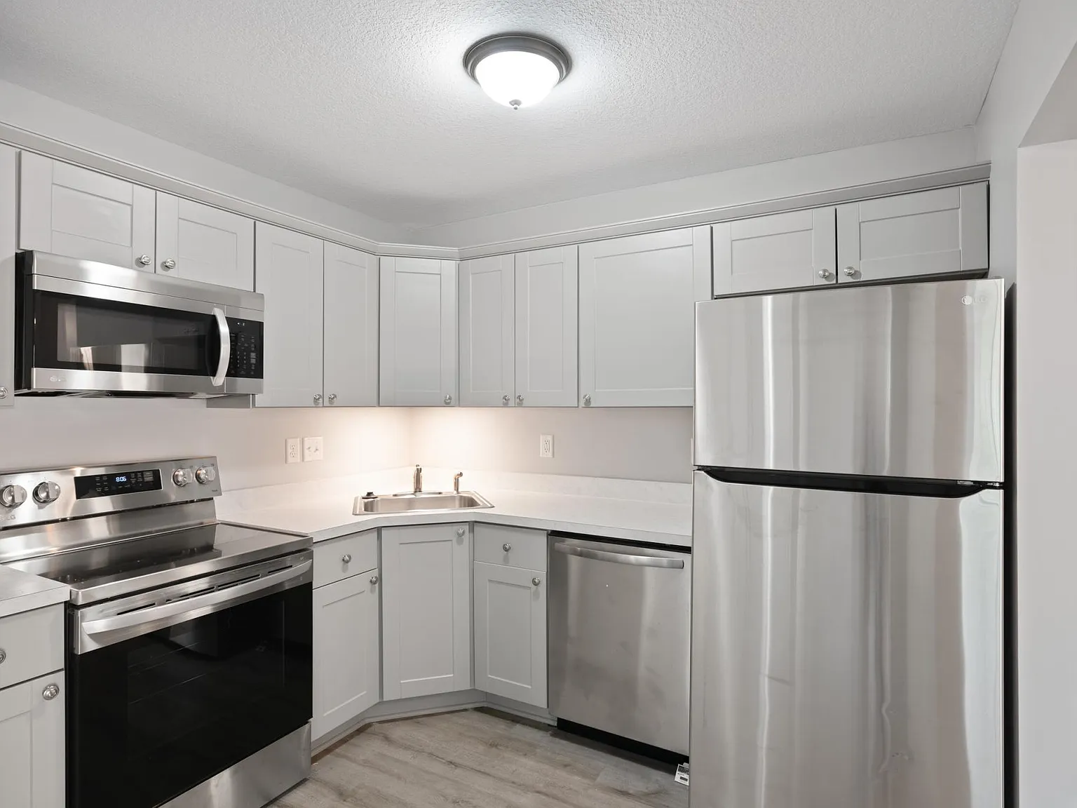 9153 W 83rd St — Photo 3
