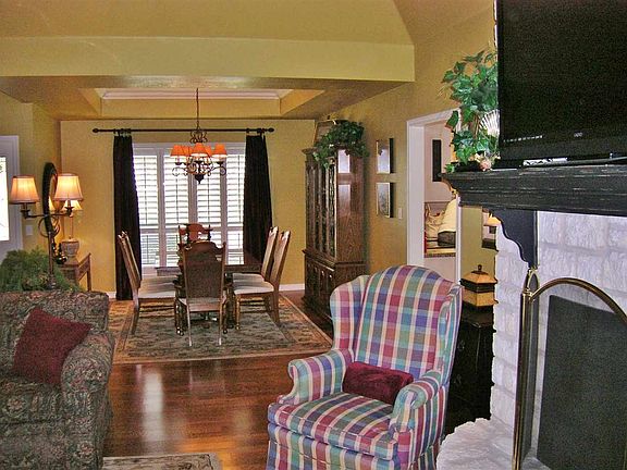 4th image of 351 Firestone Dr
