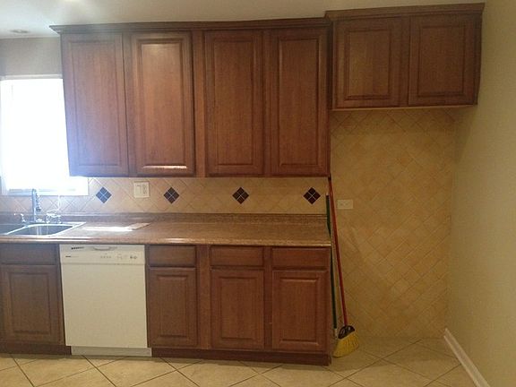 3rd image of 1252 River Dr