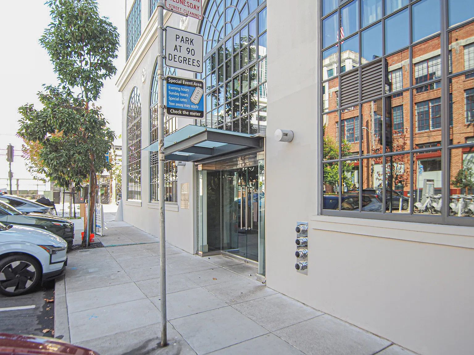 Spacious 2br/2ba condo in South Park — Photo 3
