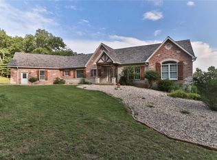 1510 Palisades Rd, Ballwin, MO 63021