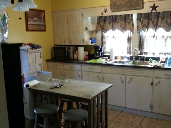 5th image of 303 Wood St