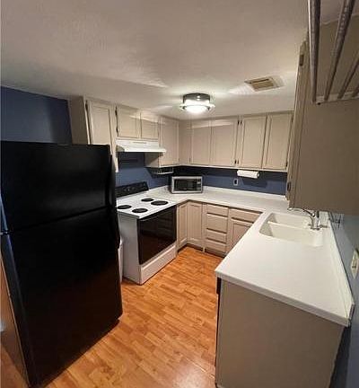 5th image of 248 Cherokee St APT 14
