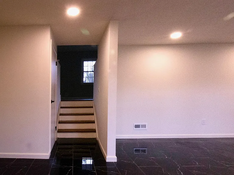 4 Susan Ct — Photo 3