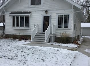 320 Maple Ave N, Annandale, MN 55302