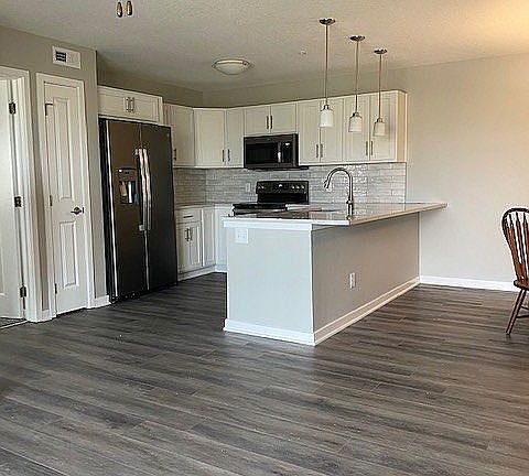 Kitchen/Living Room Area