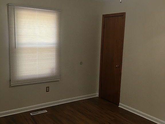 3rd image of 535 Dixie Ave