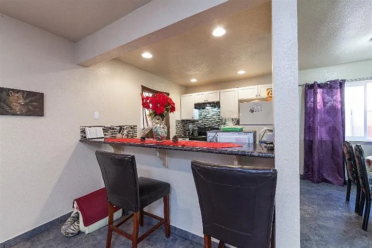 Adler 758 (4 Plex) - 201 — Photo 3