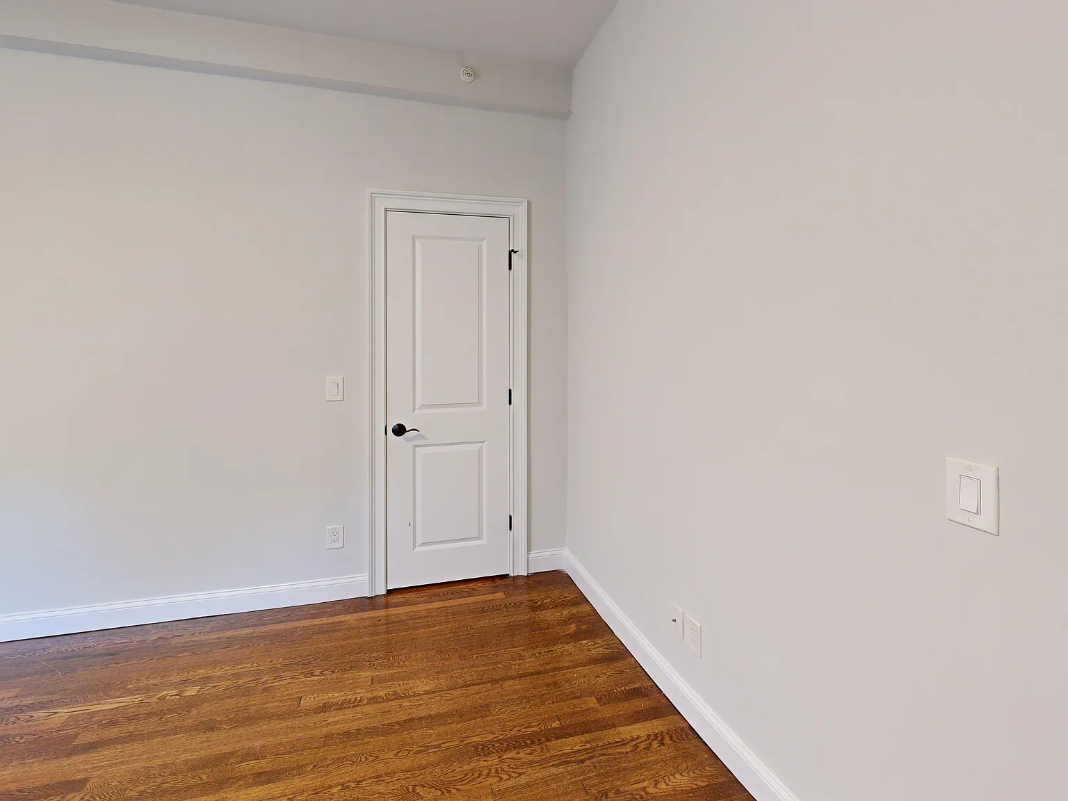 2 bed, 950 sqft, $3,595 — Photo 3