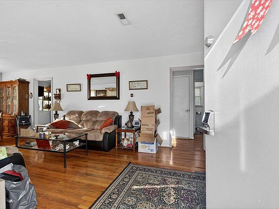 3rd image of 7249 Tanglewood Dr