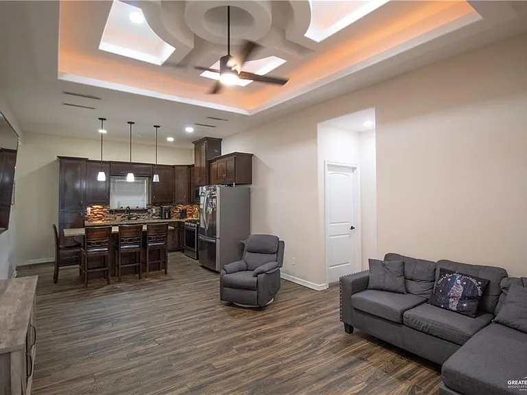 2901 E Imperial Oaks Dr — Photo 4