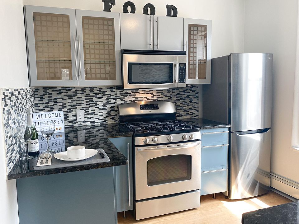 1st image of 42 Hutton St APT 7