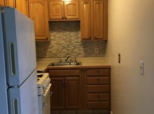 60 Sutton Ave APT 102, East Providence, RI 02914
