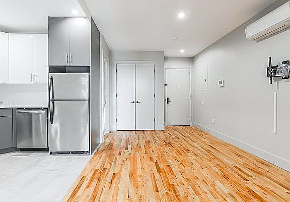 4th image of 2807 Snyder Ave #4D