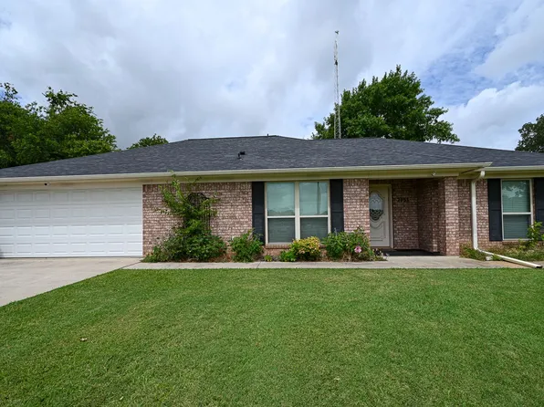 2951 N Trinity St, Decatur, TX 76234