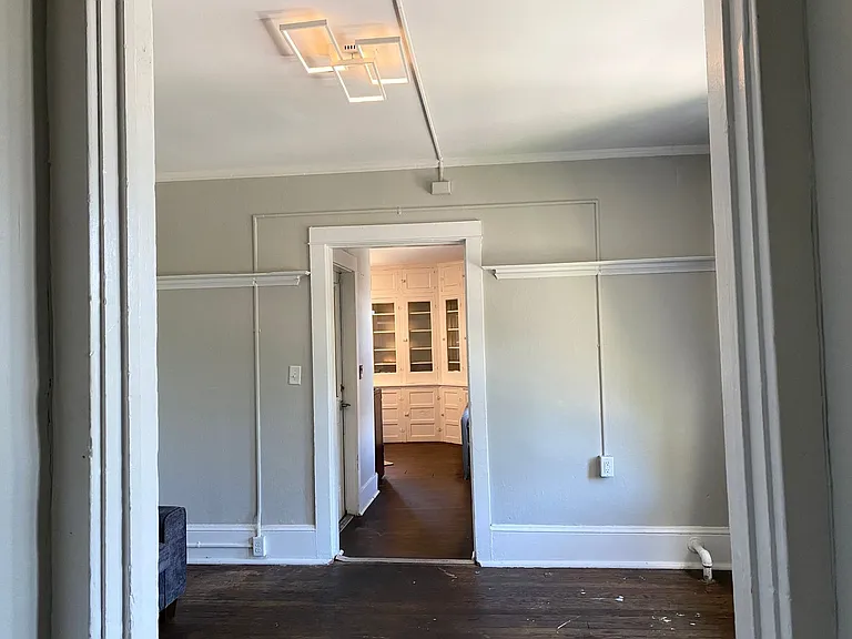609 E State St — Photo 103