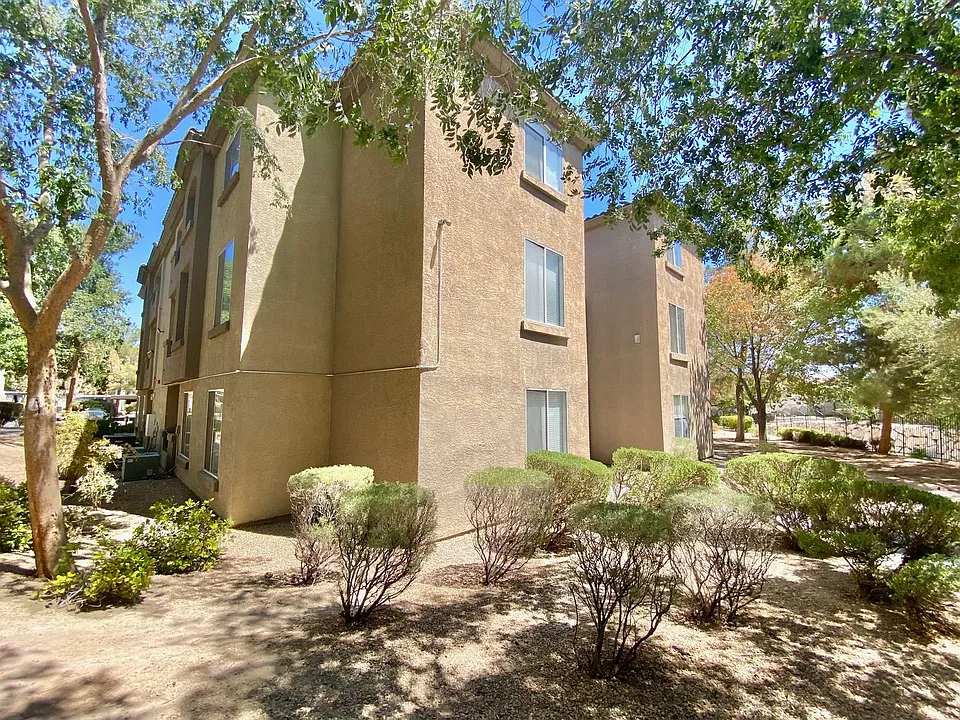 4400 S Jones Blvd #2115