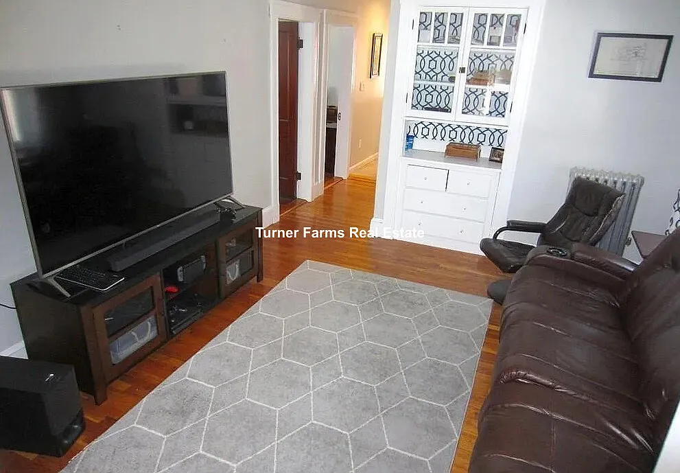 17 Frederick Ave — Photo 3