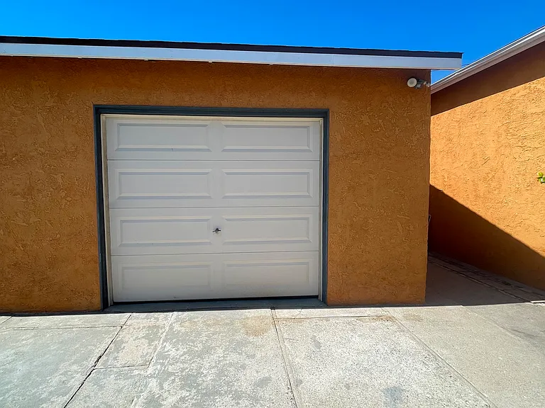 1112 S Chapel Ave — Photo 21