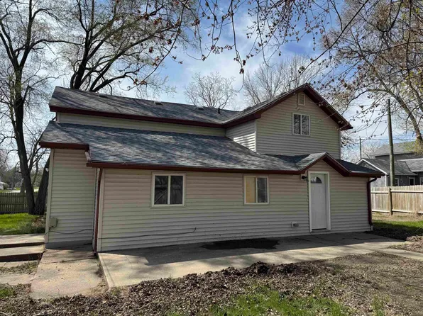 800 1st Ave NE, Independence, IA 50644