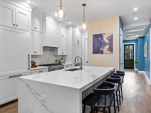 5th image of 2625 N Wilton Ave #1